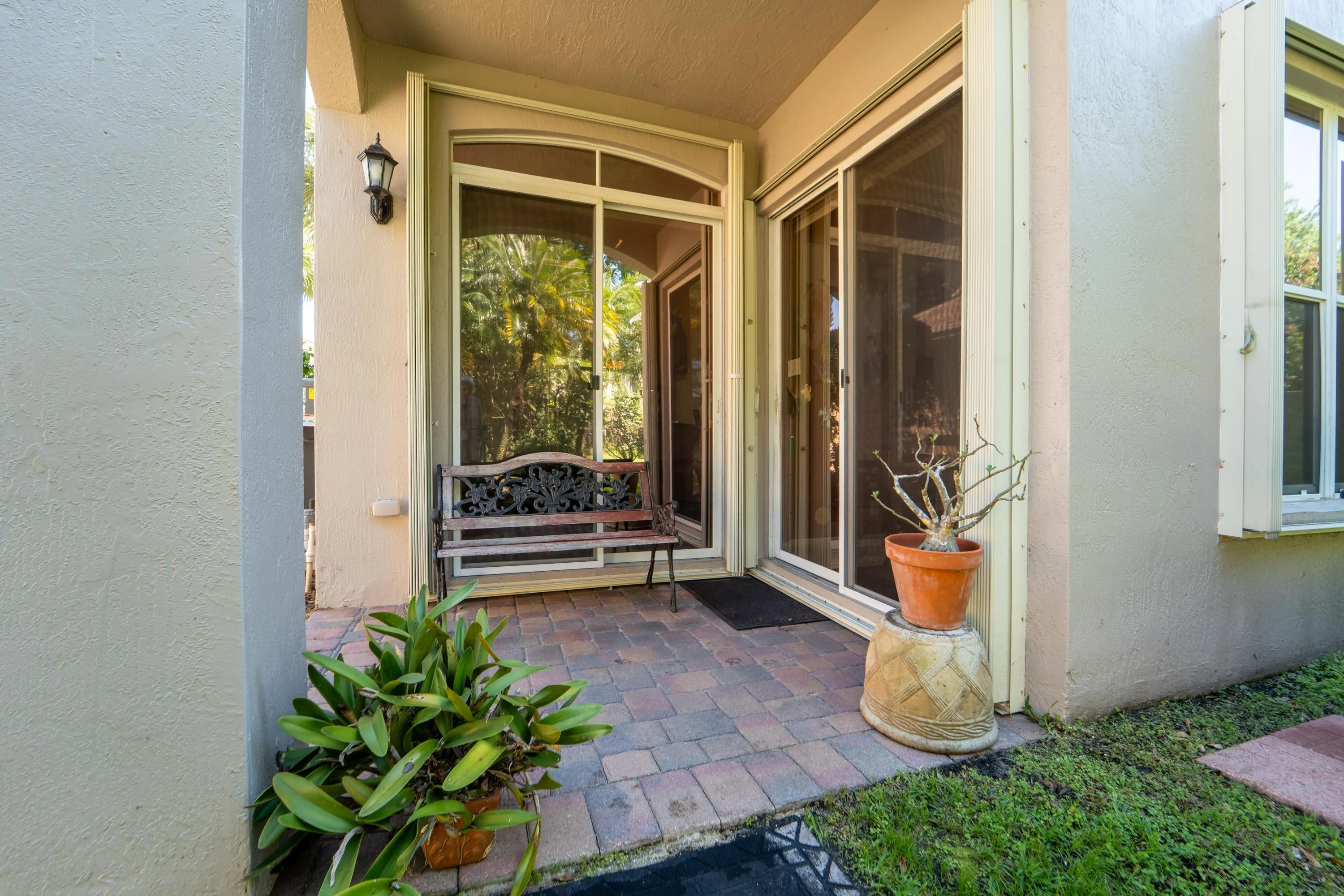 6593 LURAIS Drive