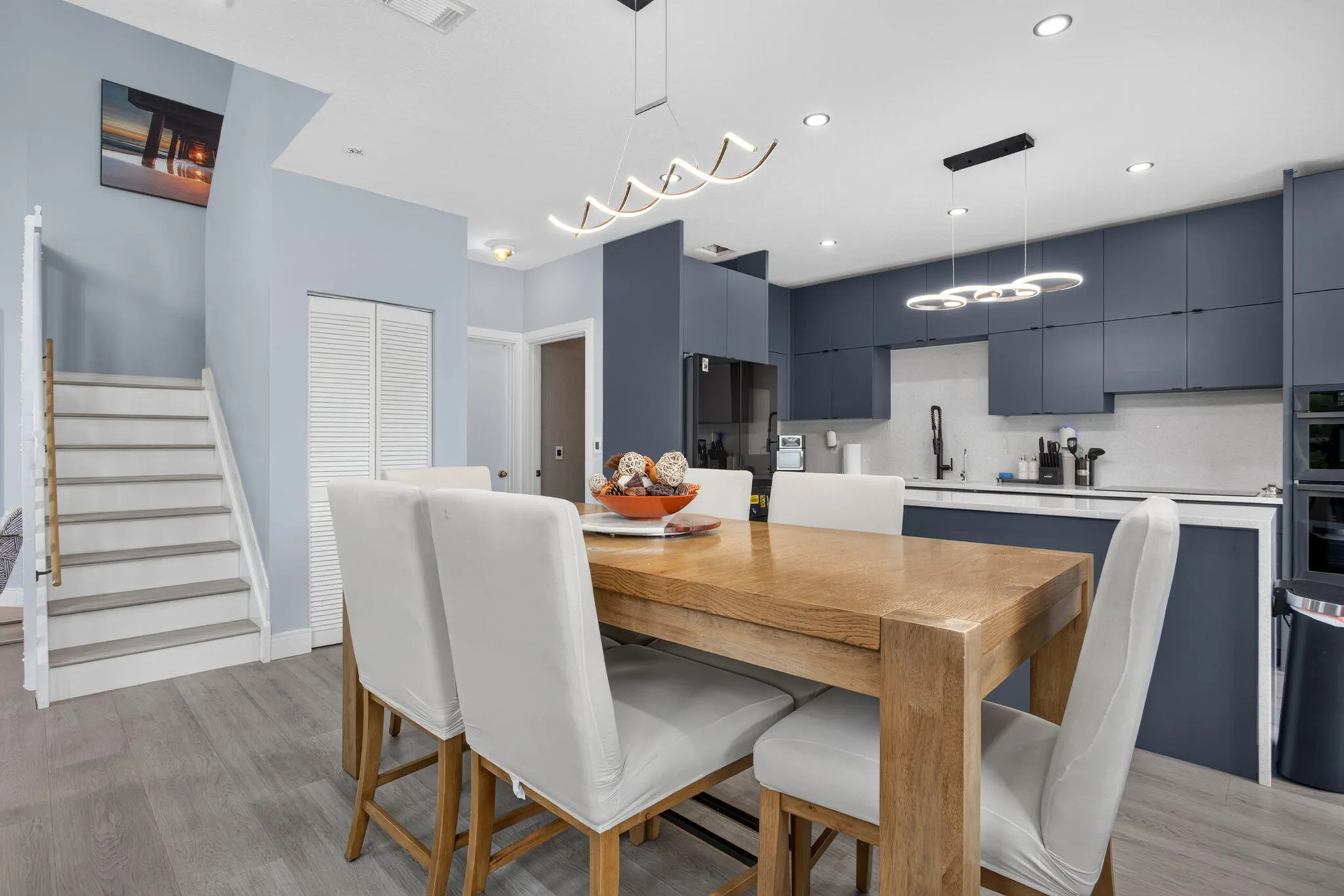 2911 E SABLE Circle