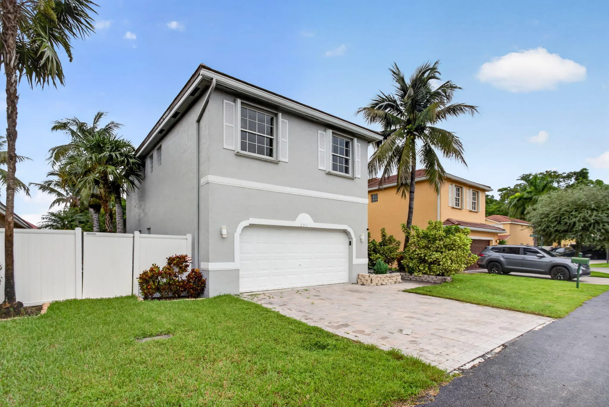 2911 E SABLE Circle