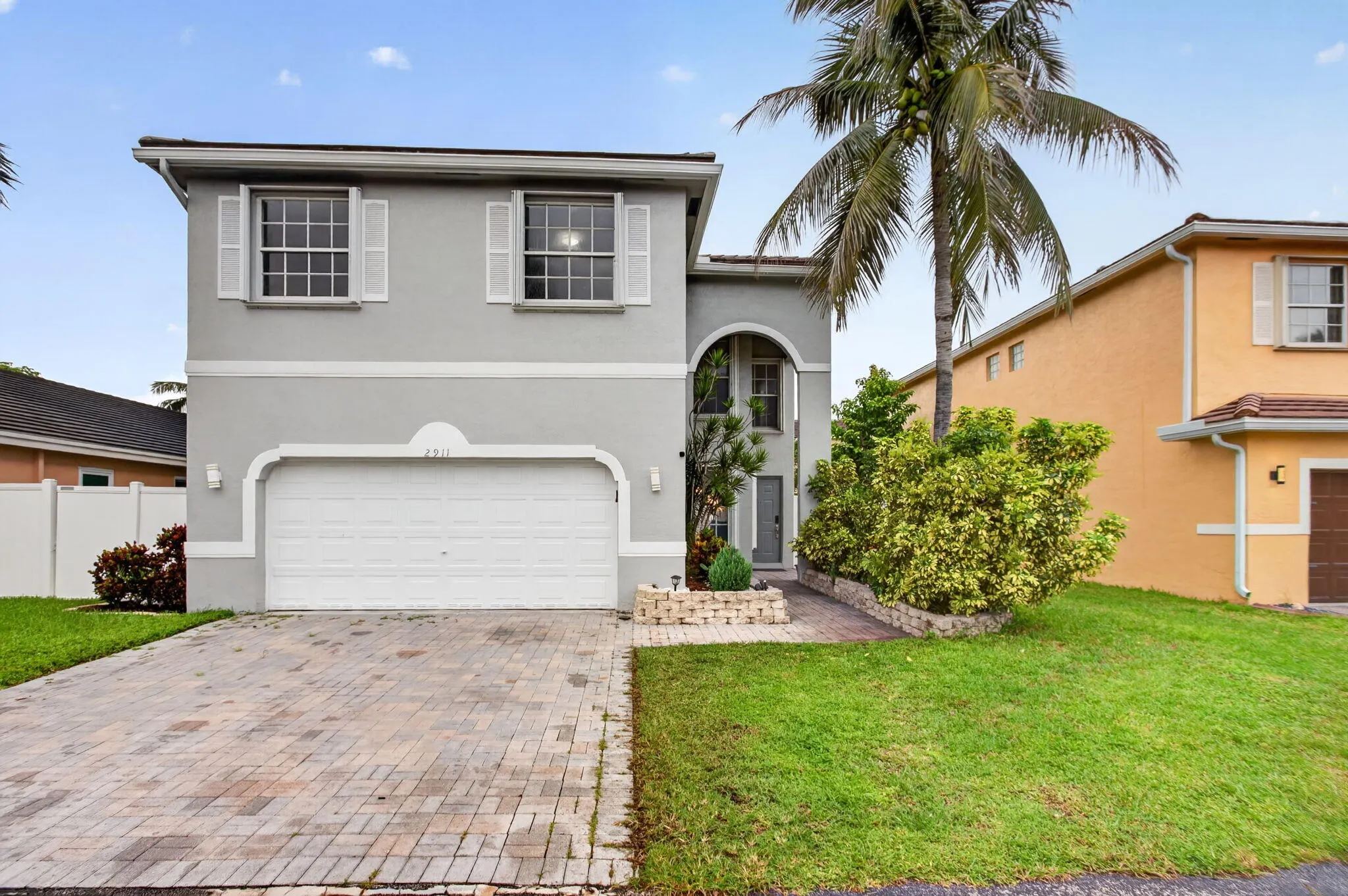 2911 E SABLE Circle
