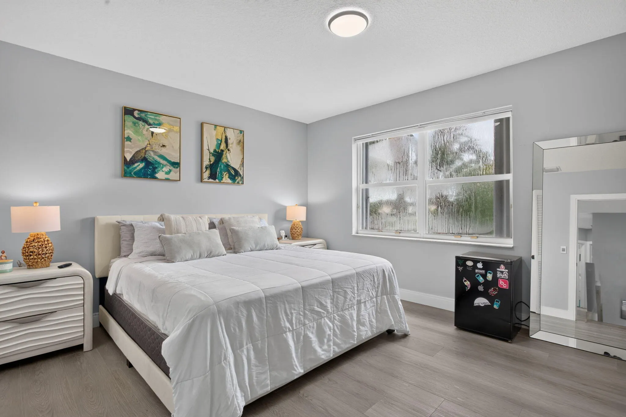 2911 E SABLE Circle