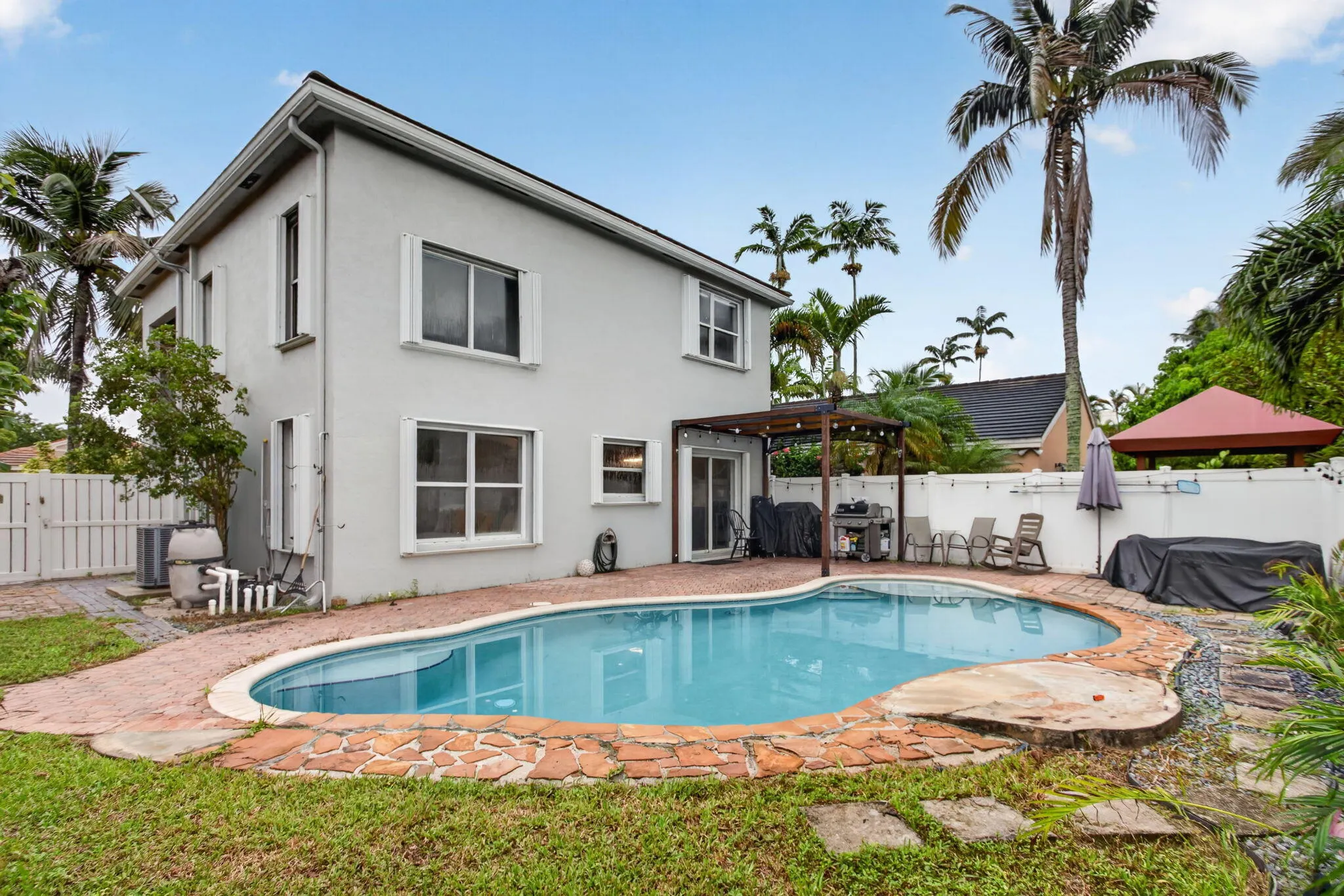 2911 E SABLE Circle