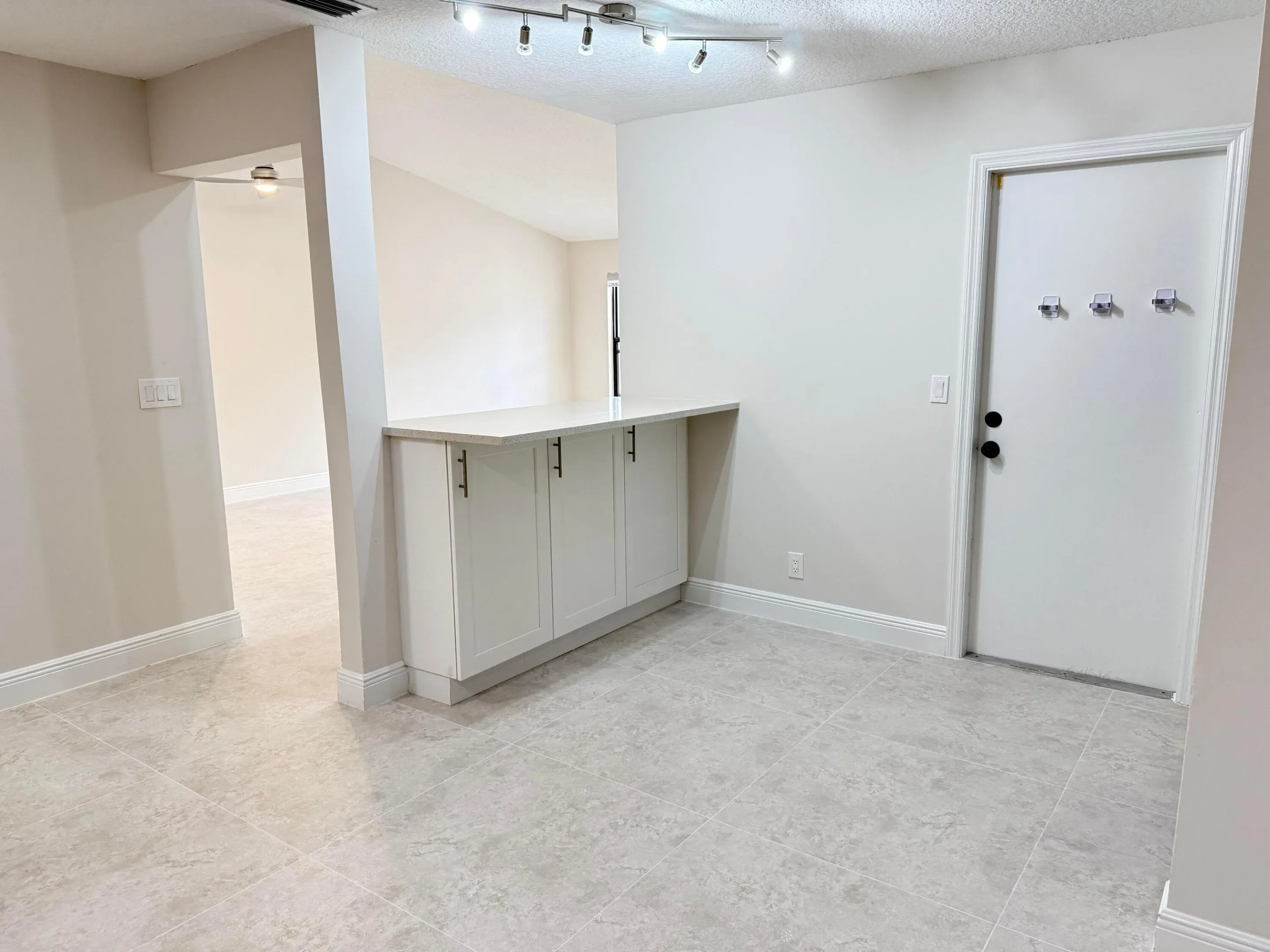 1065 MULBERRY Place