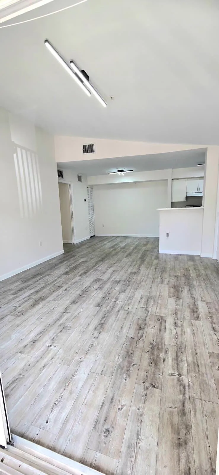 4852 N STATE ROAD 7 #207