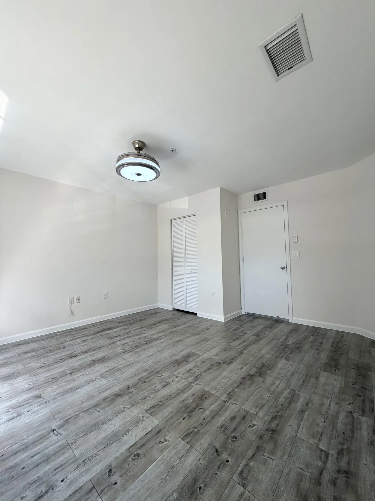4852 N STATE ROAD 7 #207