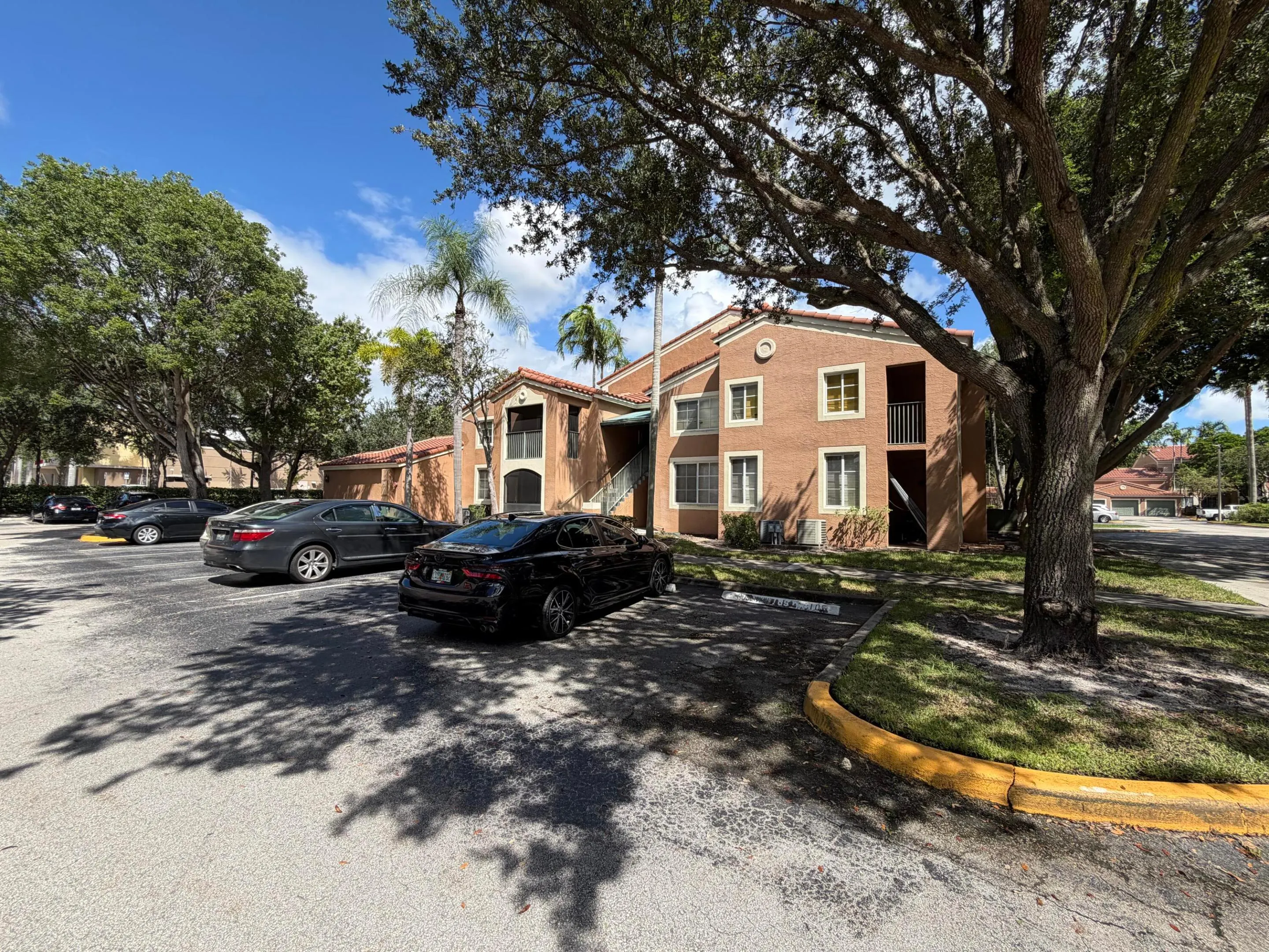 4852 N STATE ROAD 7 #207