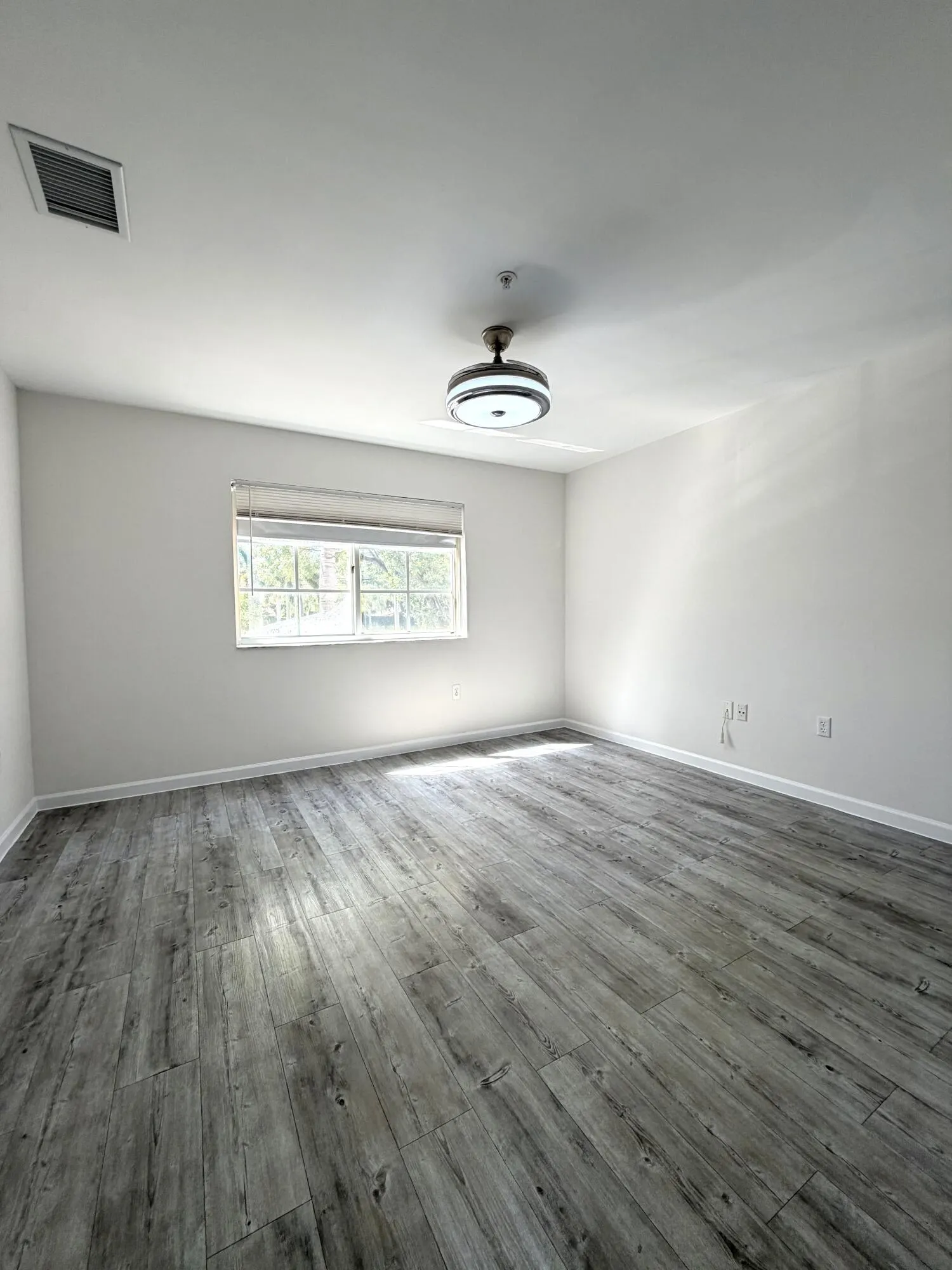 4852 N STATE ROAD 7 #207