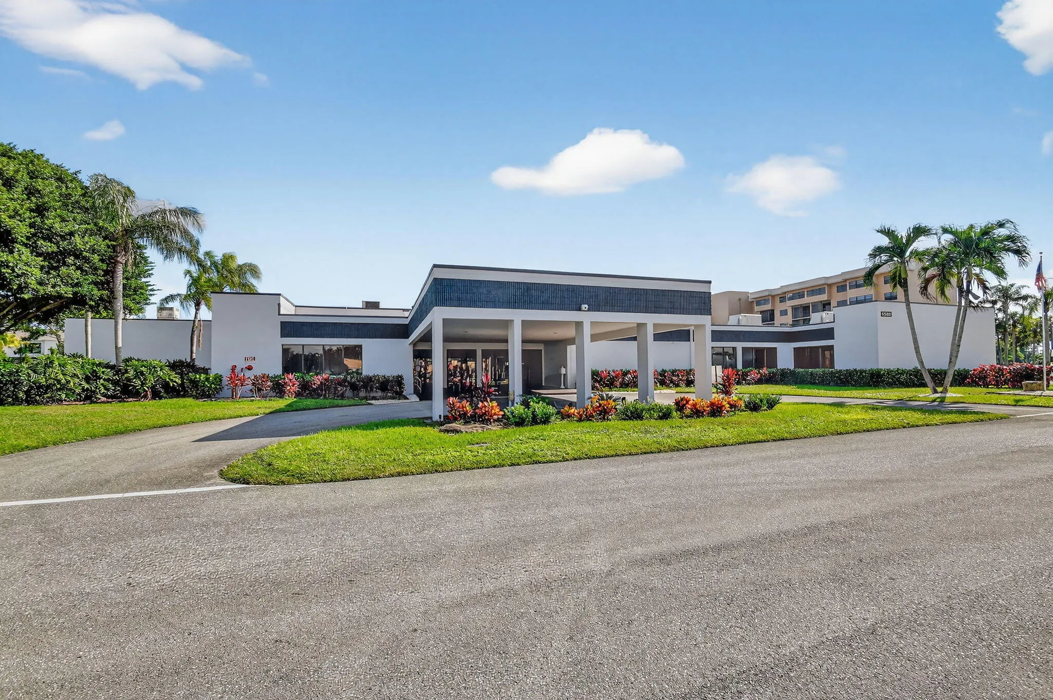 4570 LUCERNE LAKES Boulevard E #203