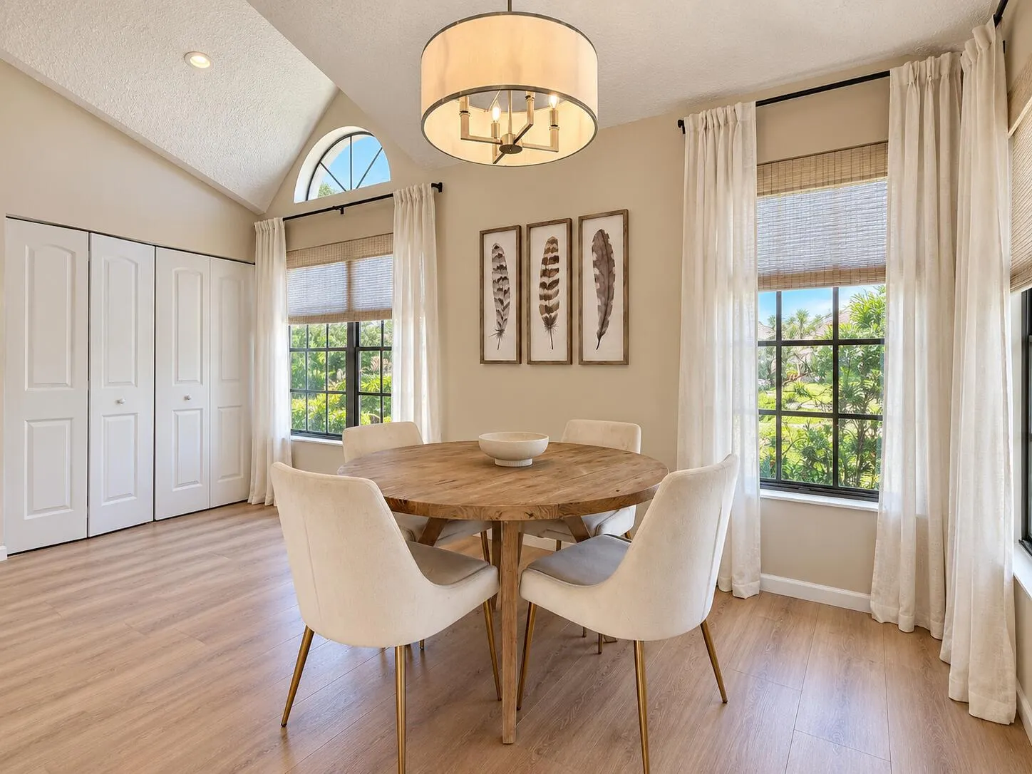 13009 W MEADOWBREEZE Drive