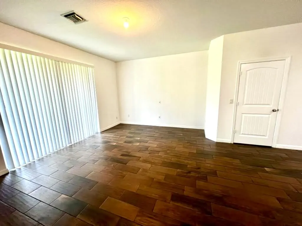 1129 Vermilion Drive