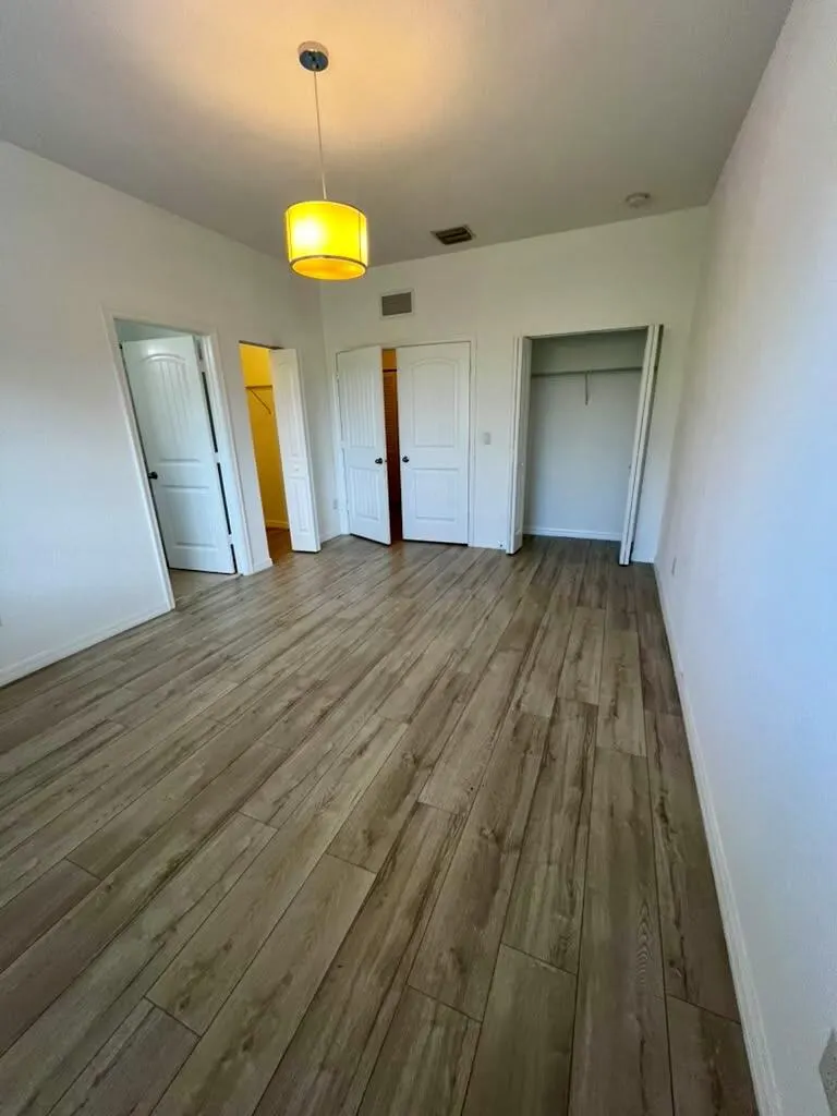 1129 Vermilion Drive