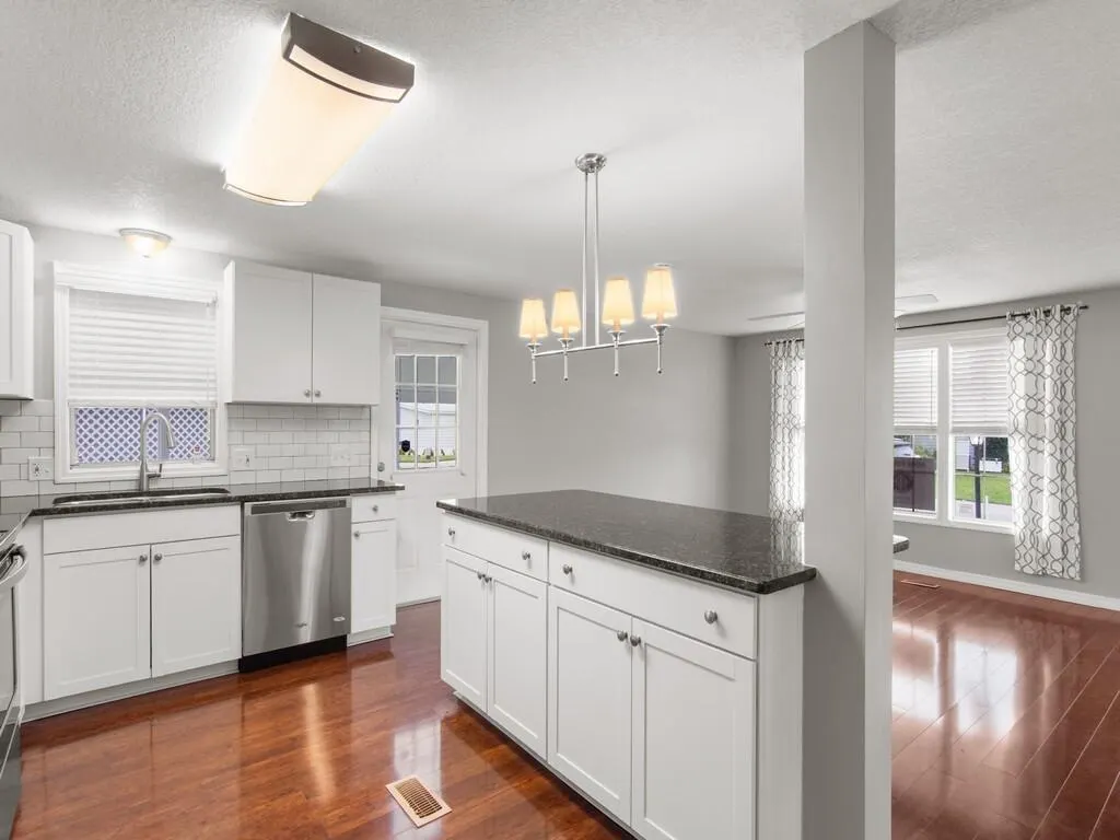 395 NE Jade Circle