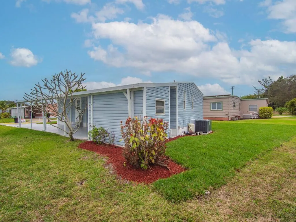 395 NE Jade Circle
