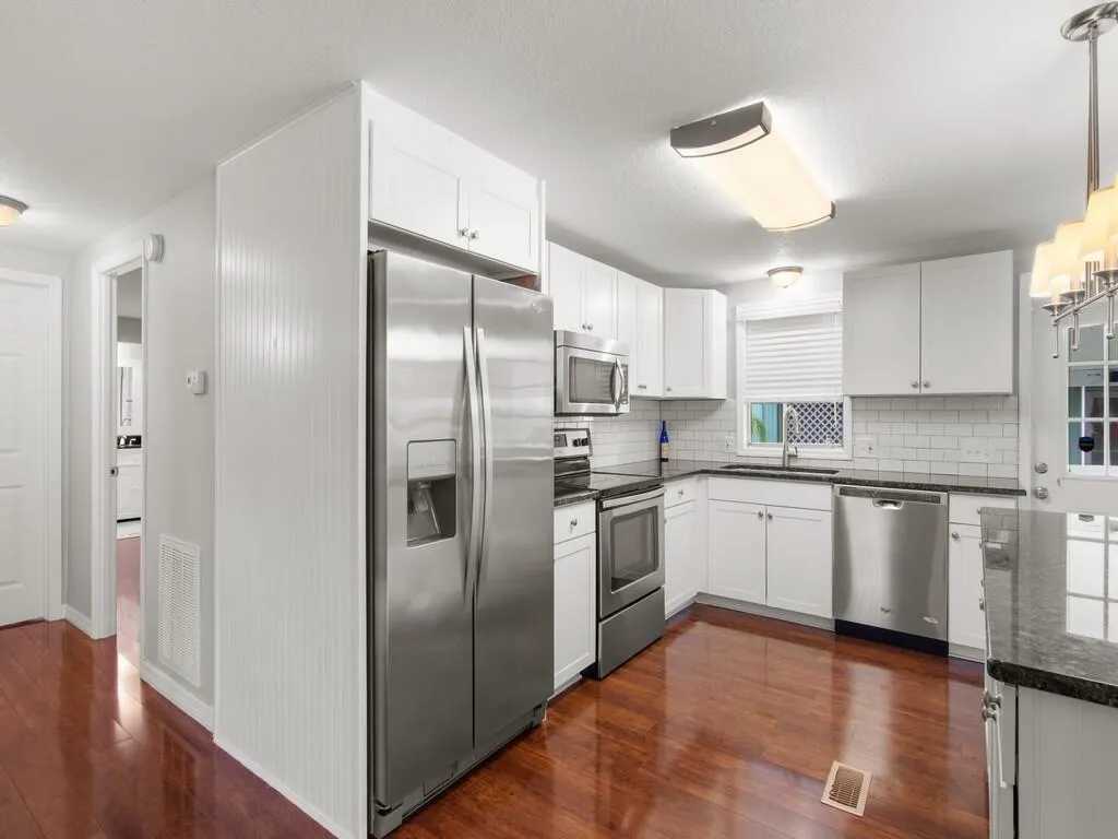 395 NE Jade Circle