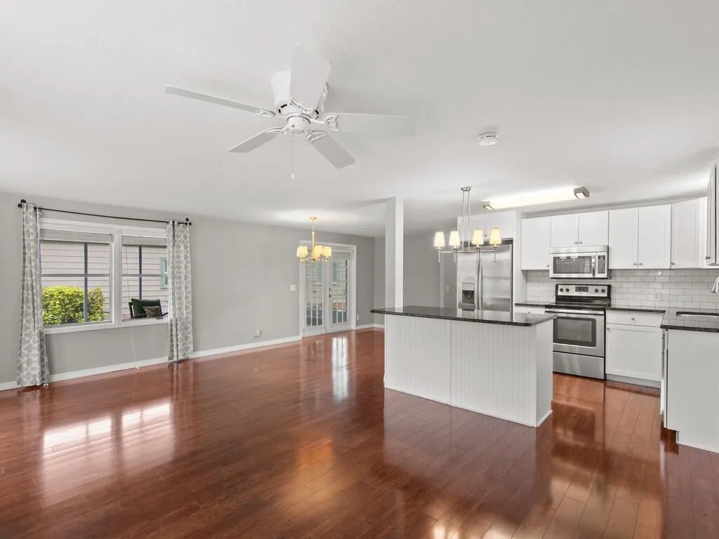 395 NE Jade Circle