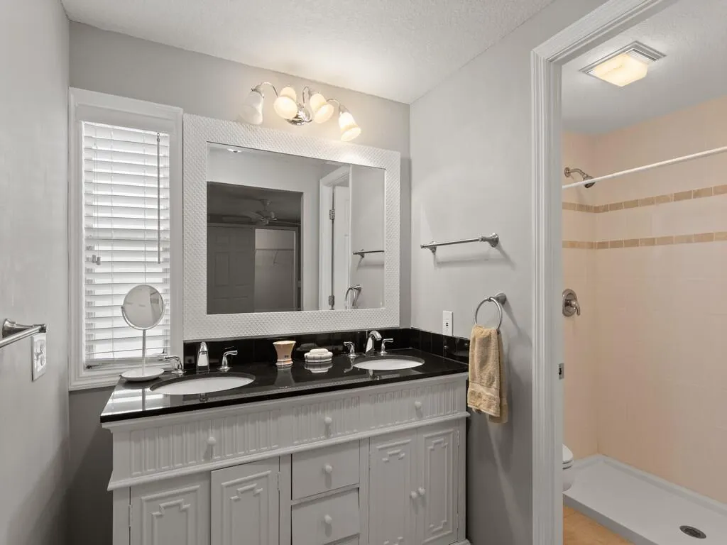 395 NE Jade Circle