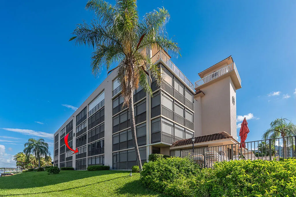 985 SE 19th Avenue #203