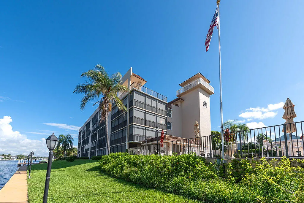 985 SE 19th Avenue #203