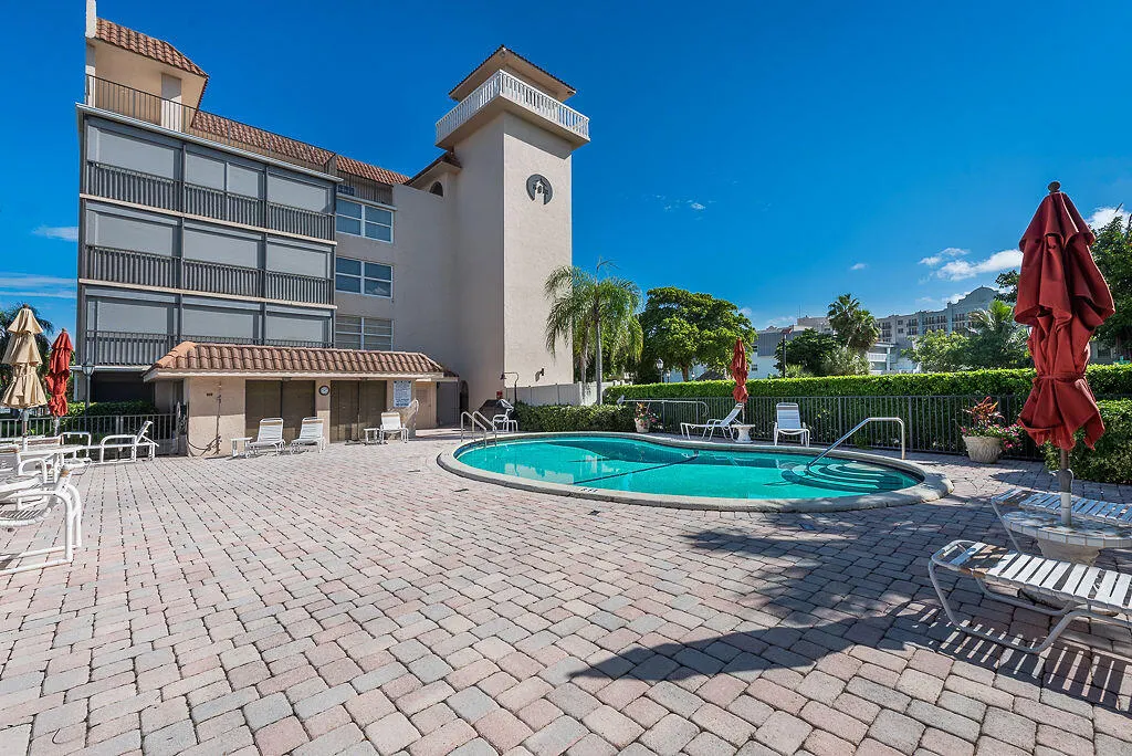985 SE 19th Avenue #203