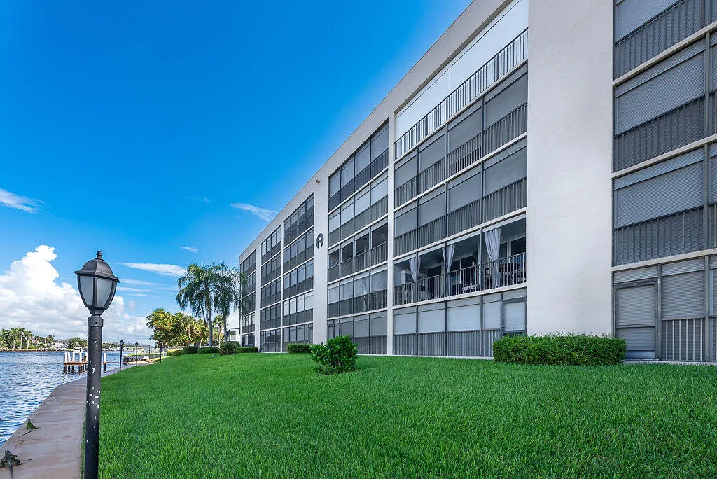 985 SE 19th Avenue #203