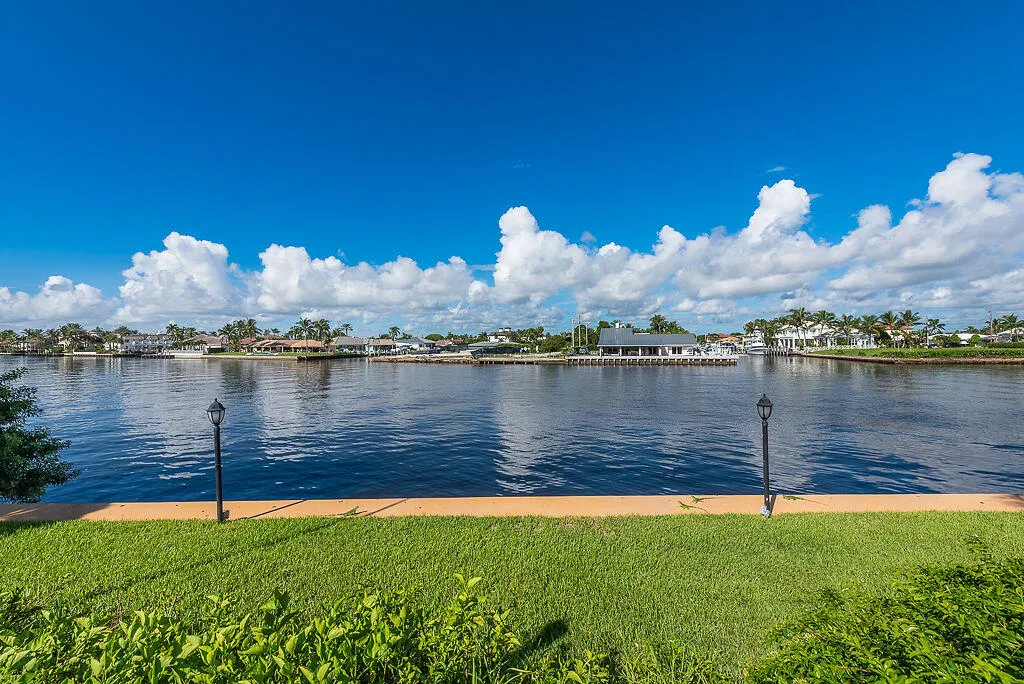 985 SE 19th Avenue #203