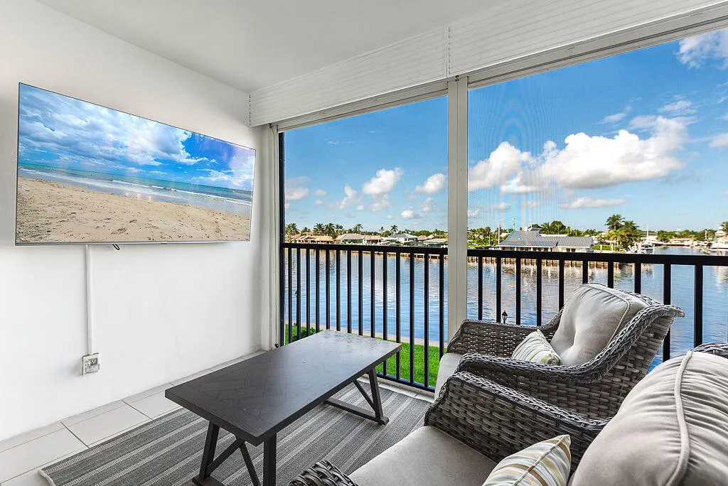 985 SE 19th Avenue #203