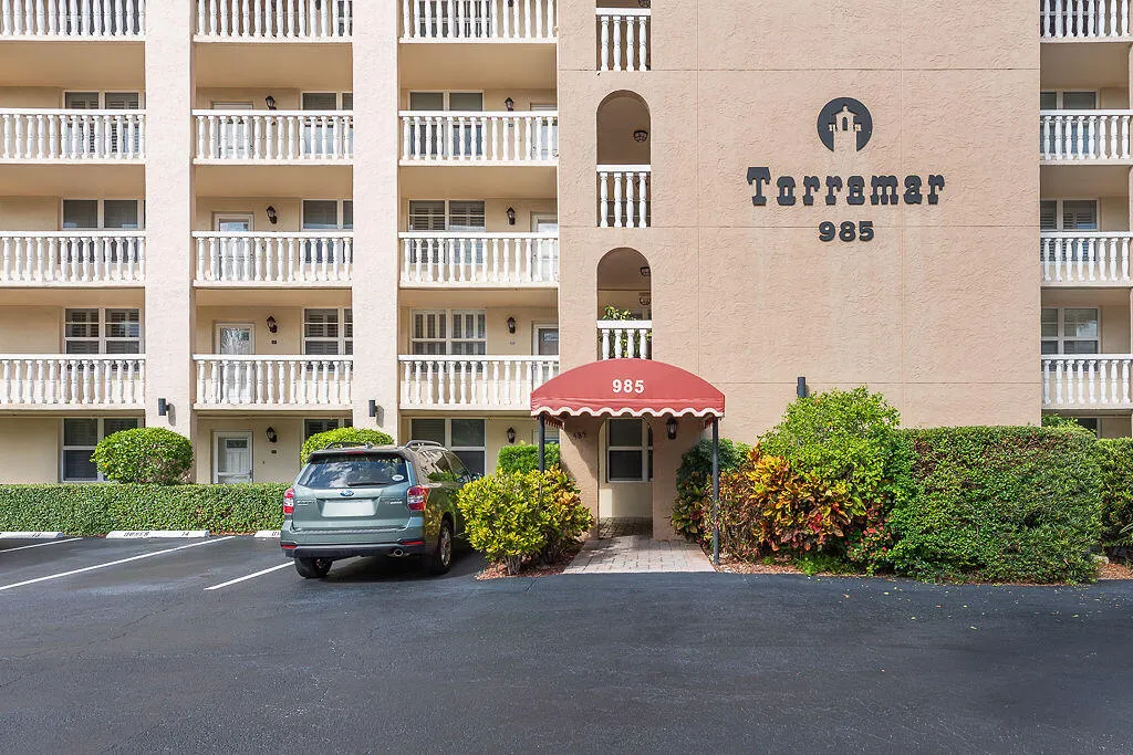 985 SE 19th Avenue #203