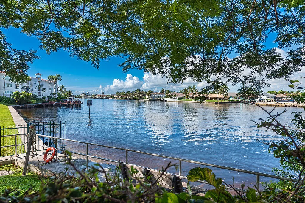 985 SE 19th Avenue #203