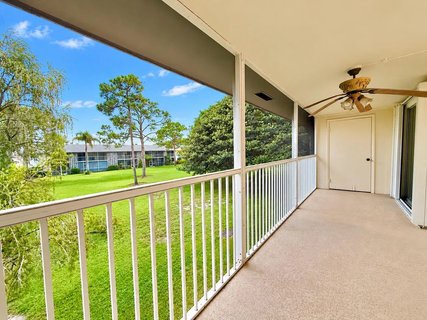 18081 SE COUNTRY CLUB Drive #21-207