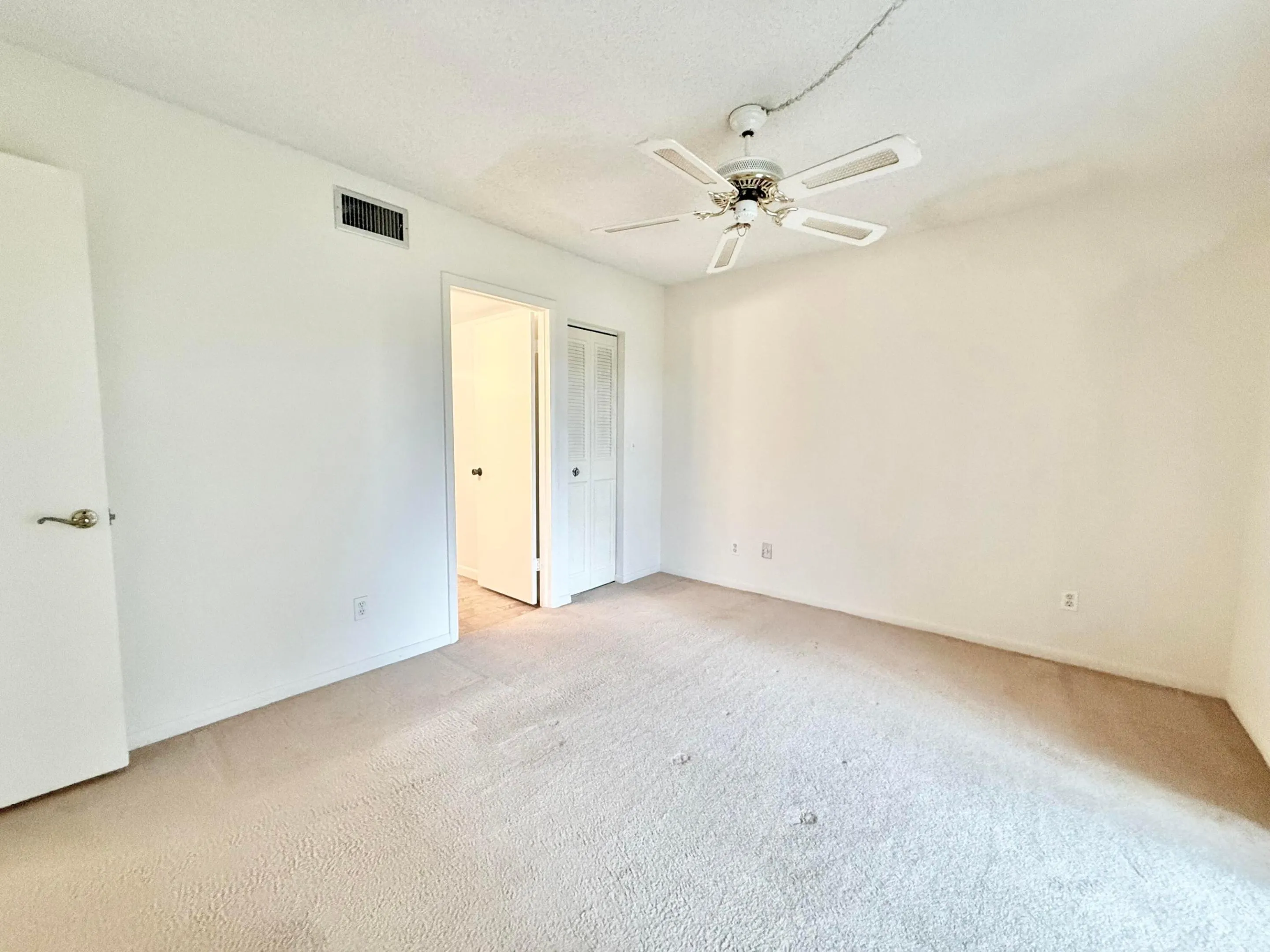 18081 SE COUNTRY CLUB Drive #21-207