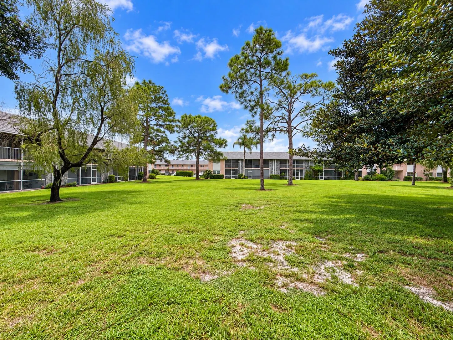18081 SE COUNTRY CLUB Drive #21-207