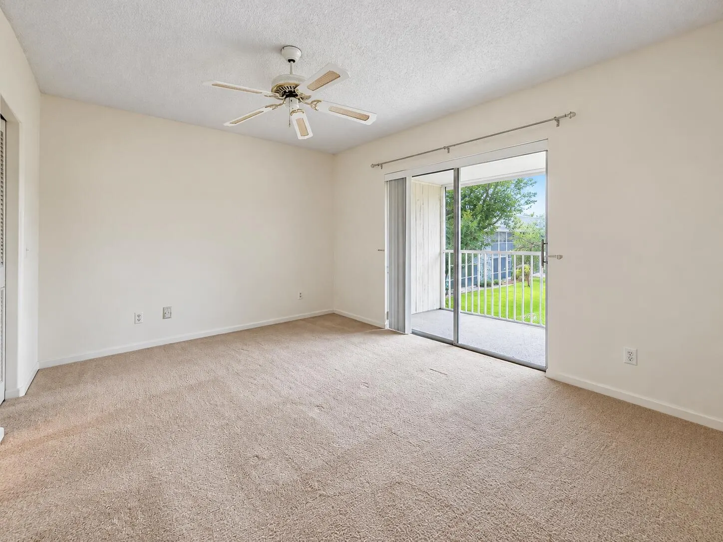 18081 SE COUNTRY CLUB Drive #21-207