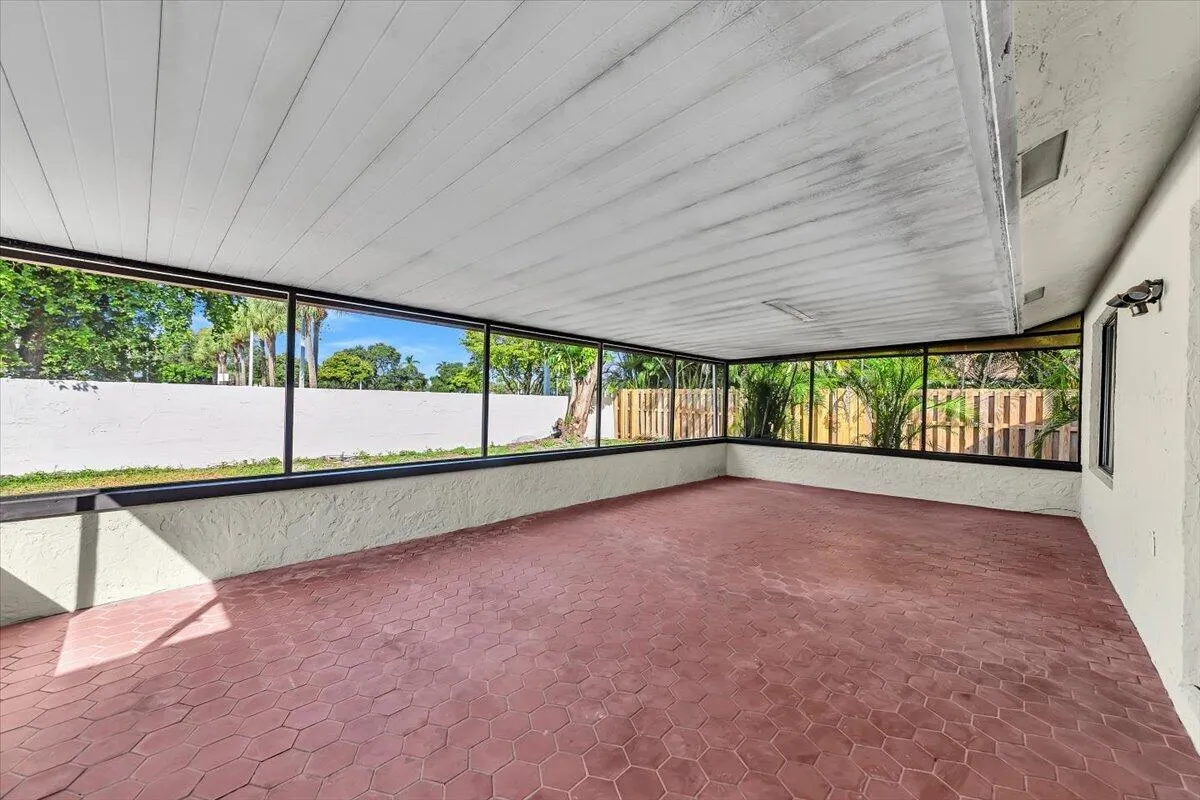 837 SW 56TH Avenue