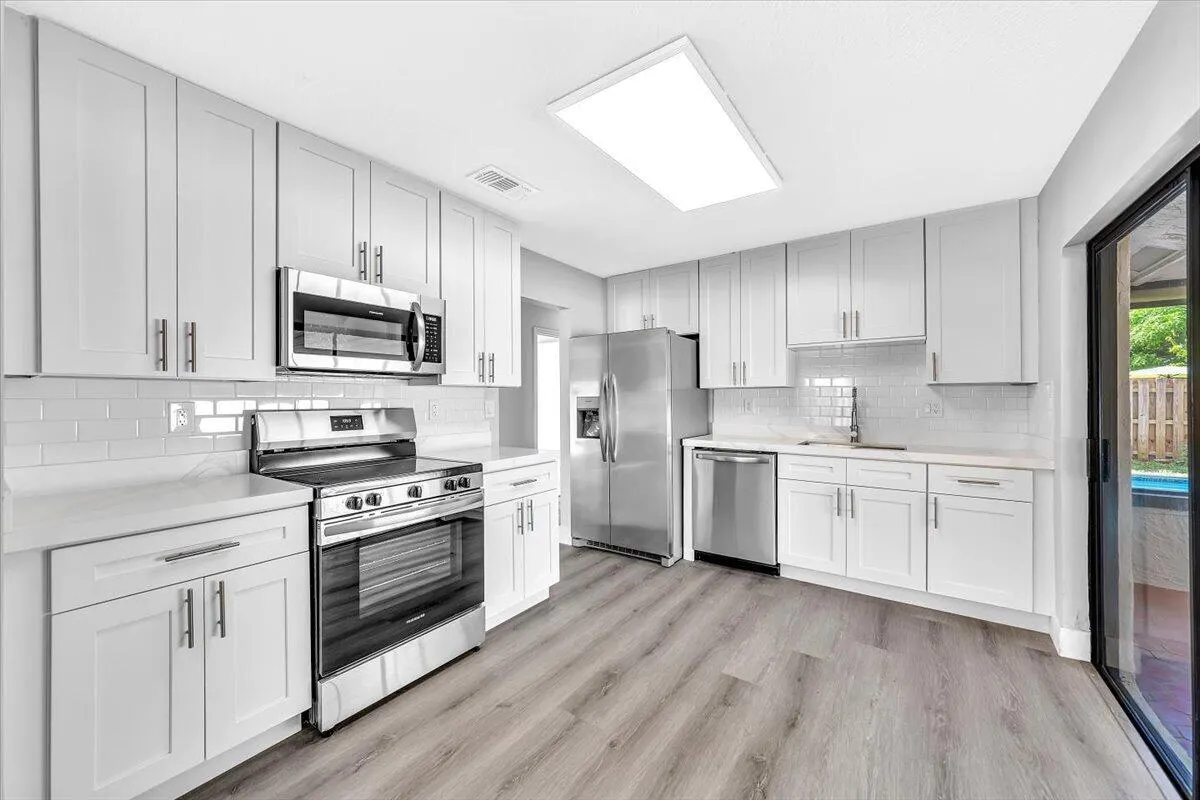 837 SW 56TH Avenue