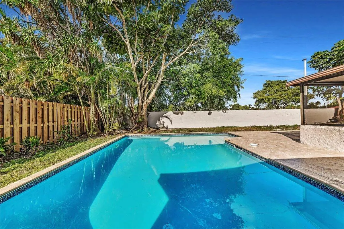 837 SW 56TH Avenue