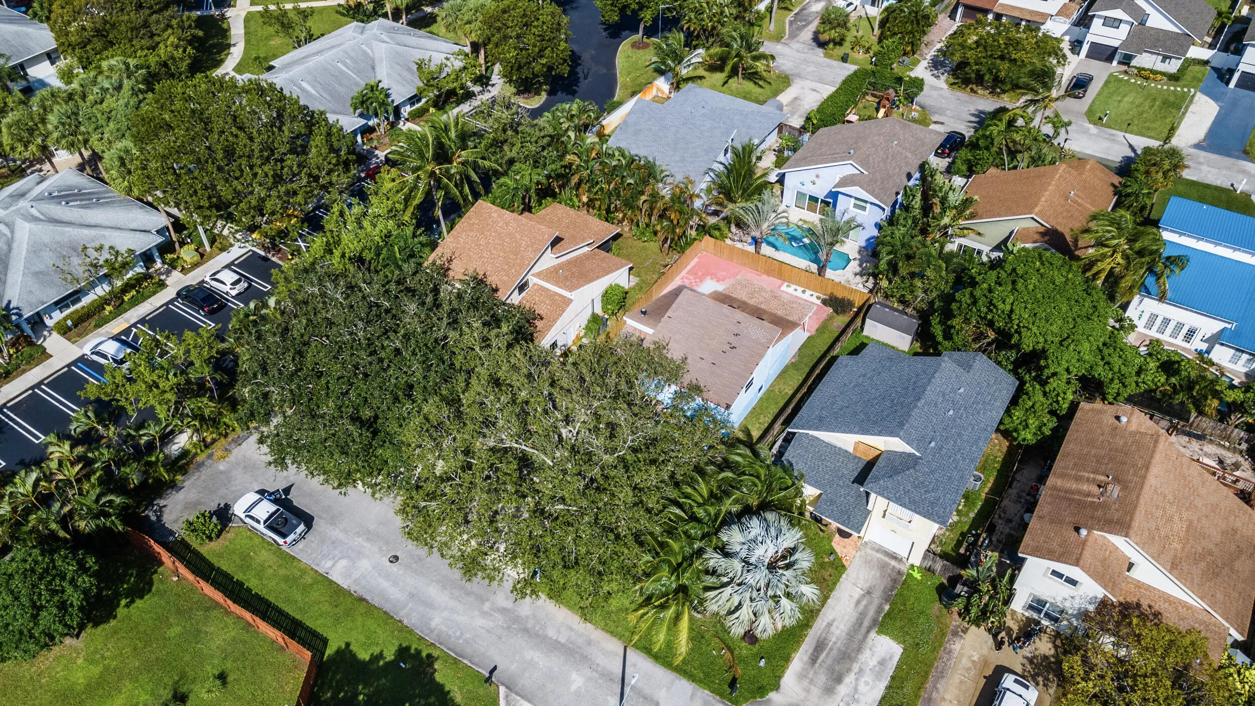2552 Ella Street