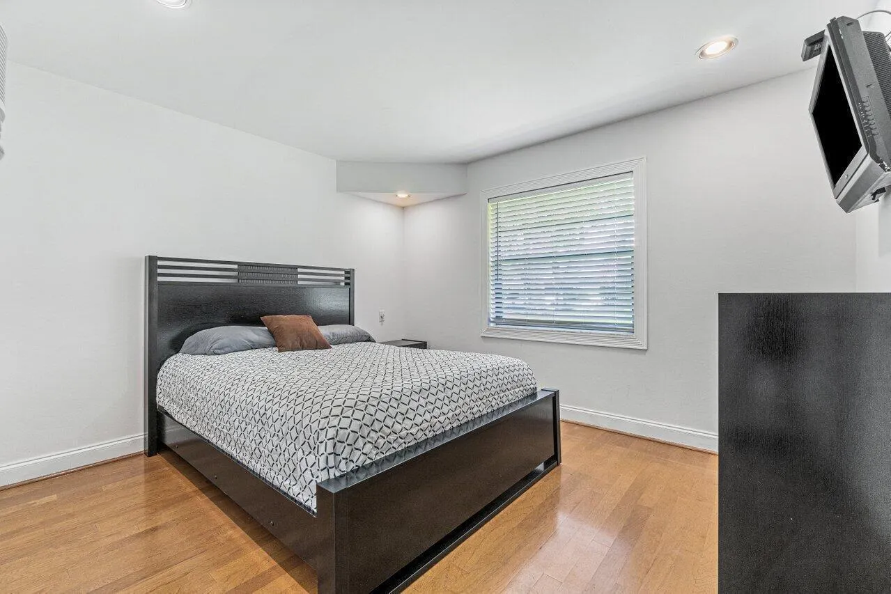2276 NW 36th Street