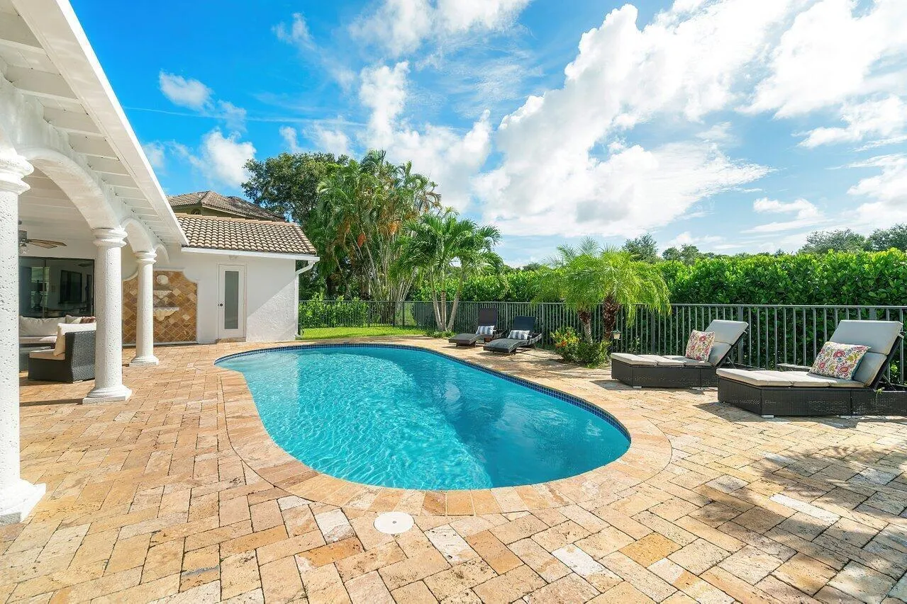 2276 NW 36th Street