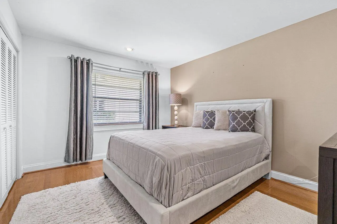 2276 NW 36th Street