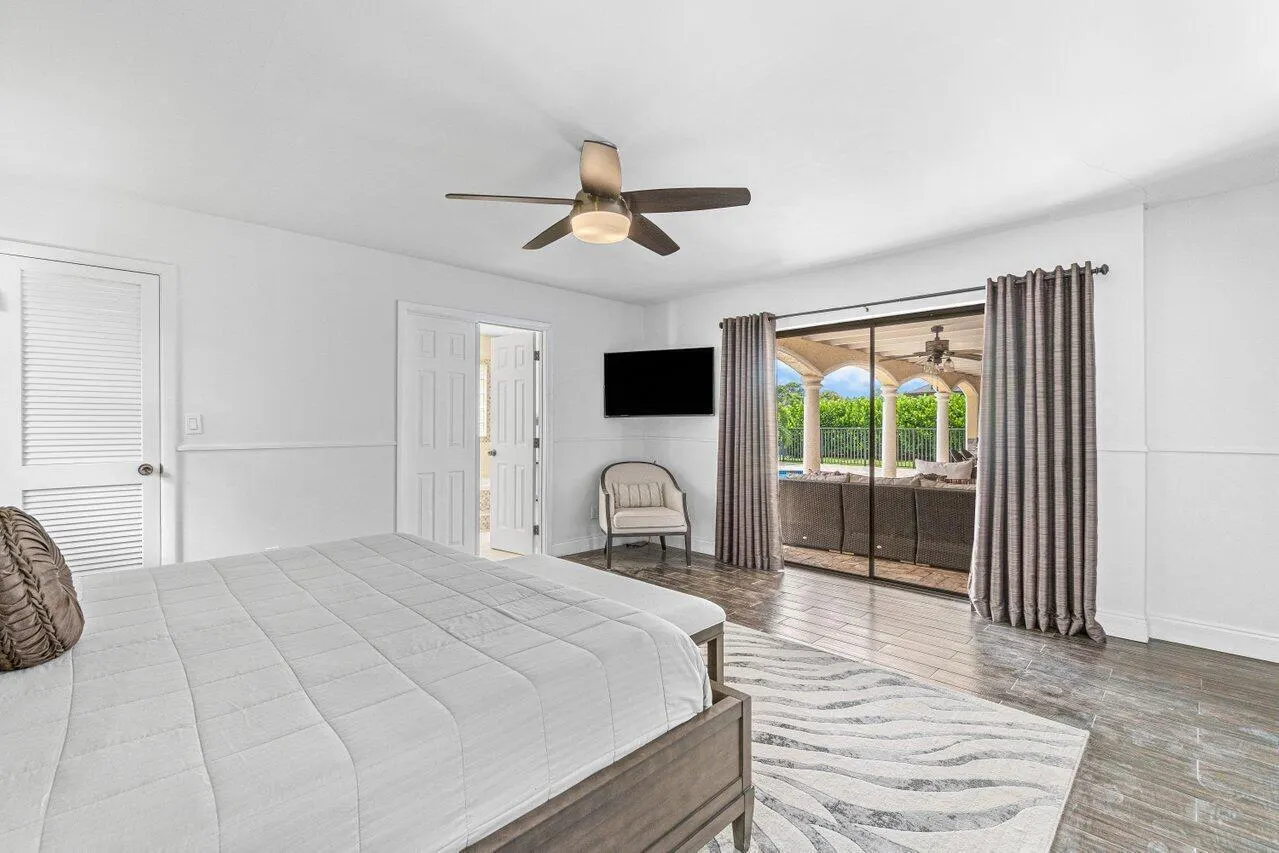 2276 NW 36th Street