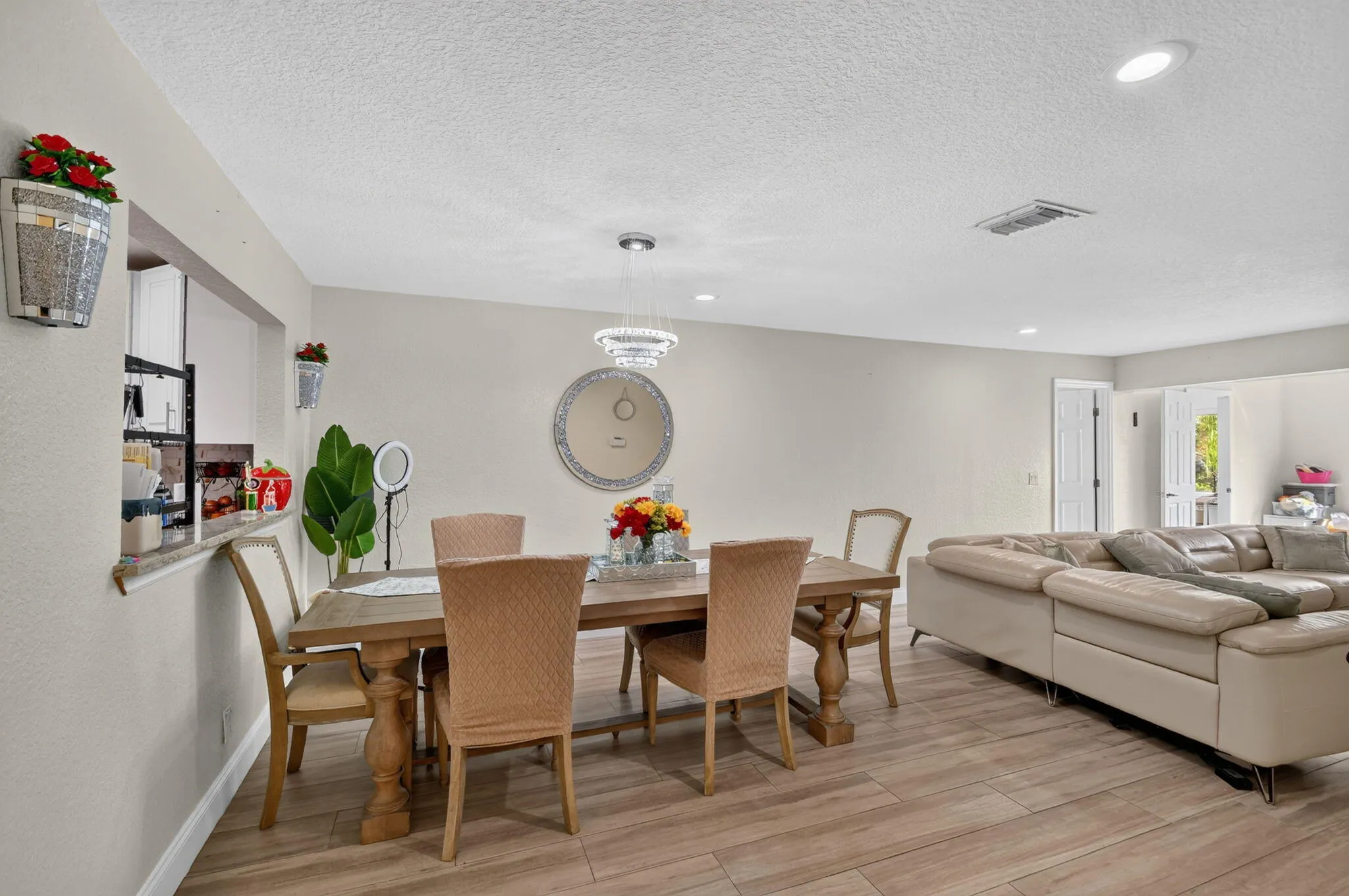 7099 PINE MANOR Drive