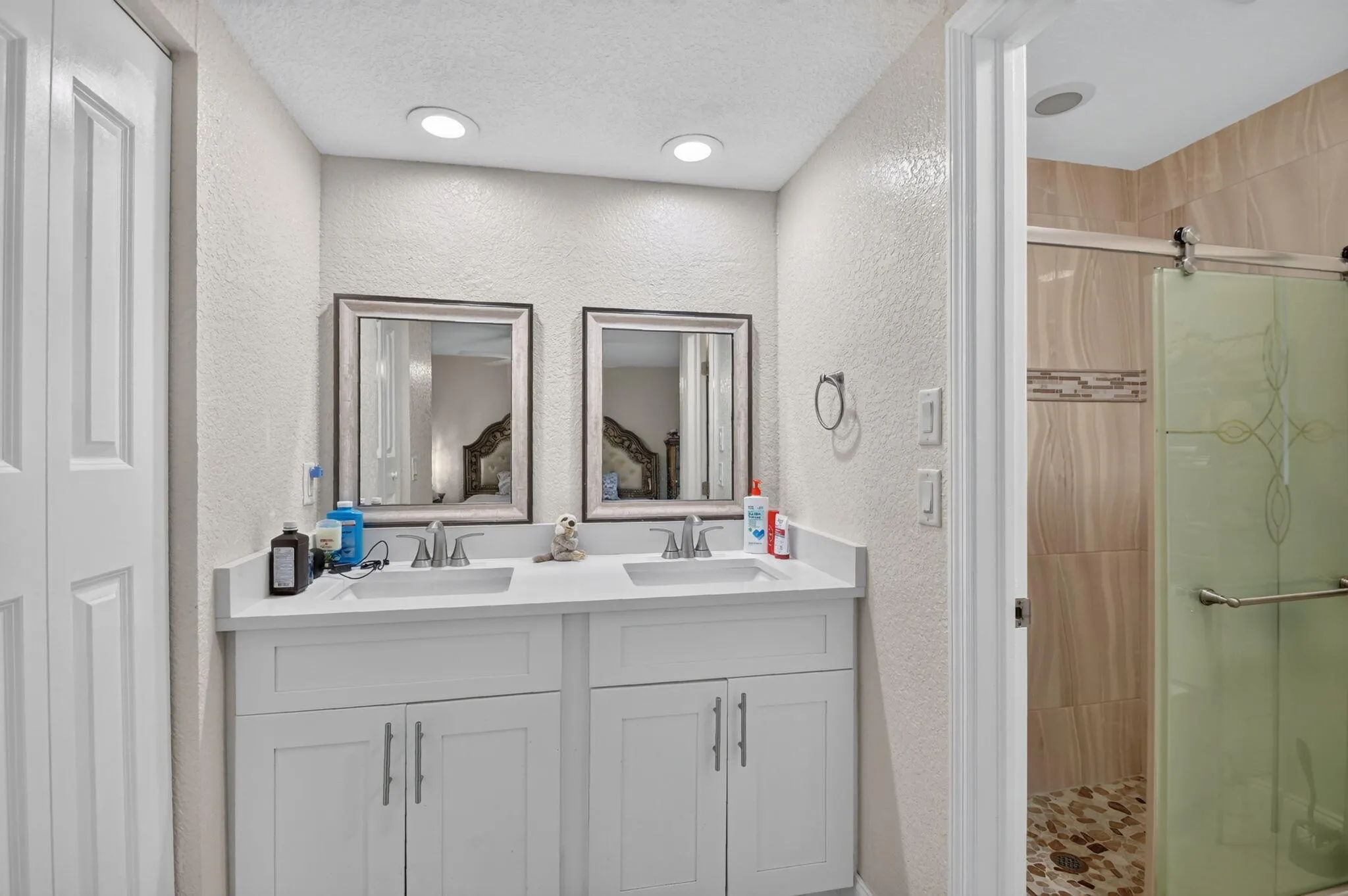 7099 PINE MANOR Drive