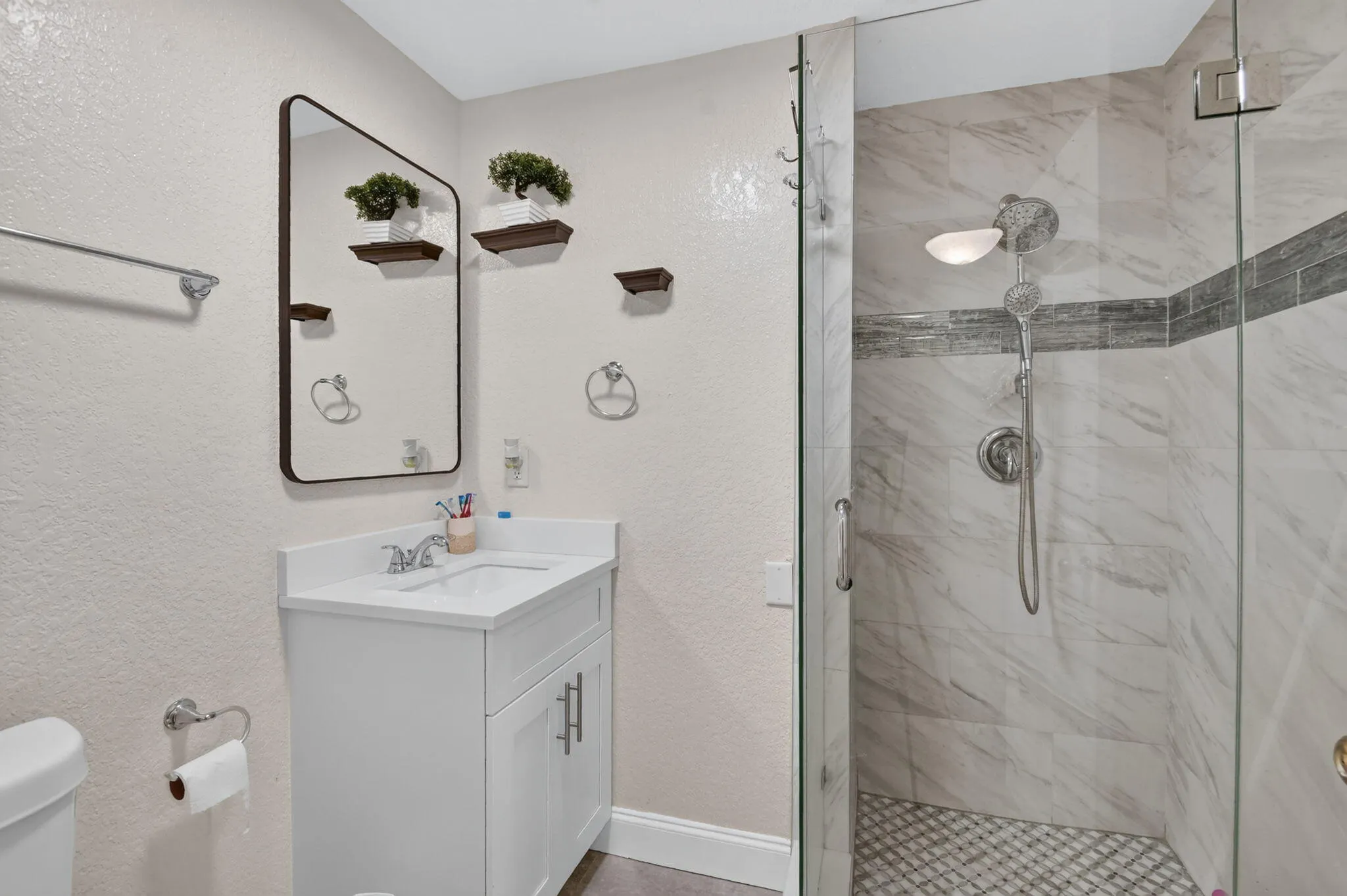 7099 PINE MANOR Drive