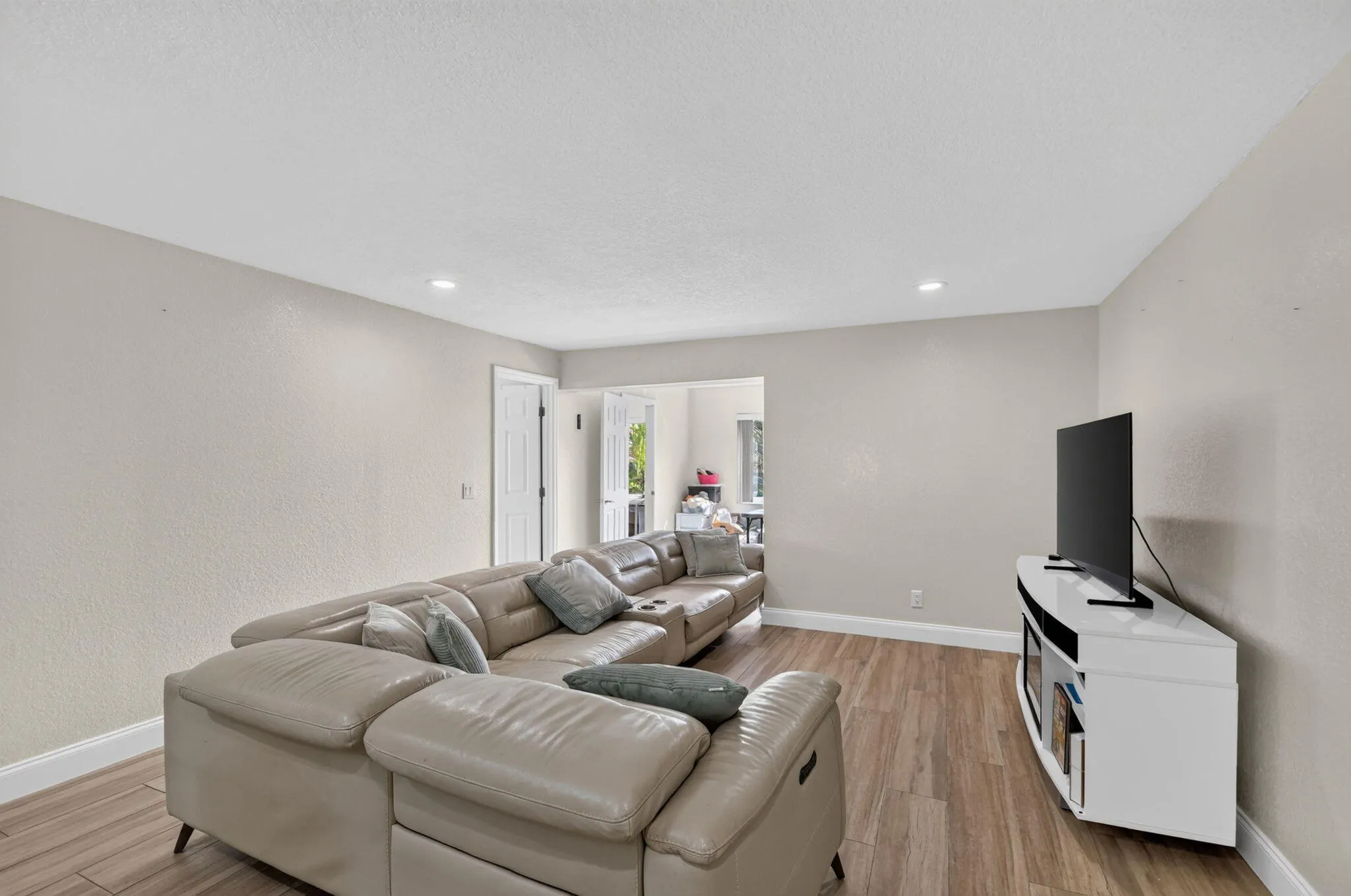 7099 PINE MANOR Drive