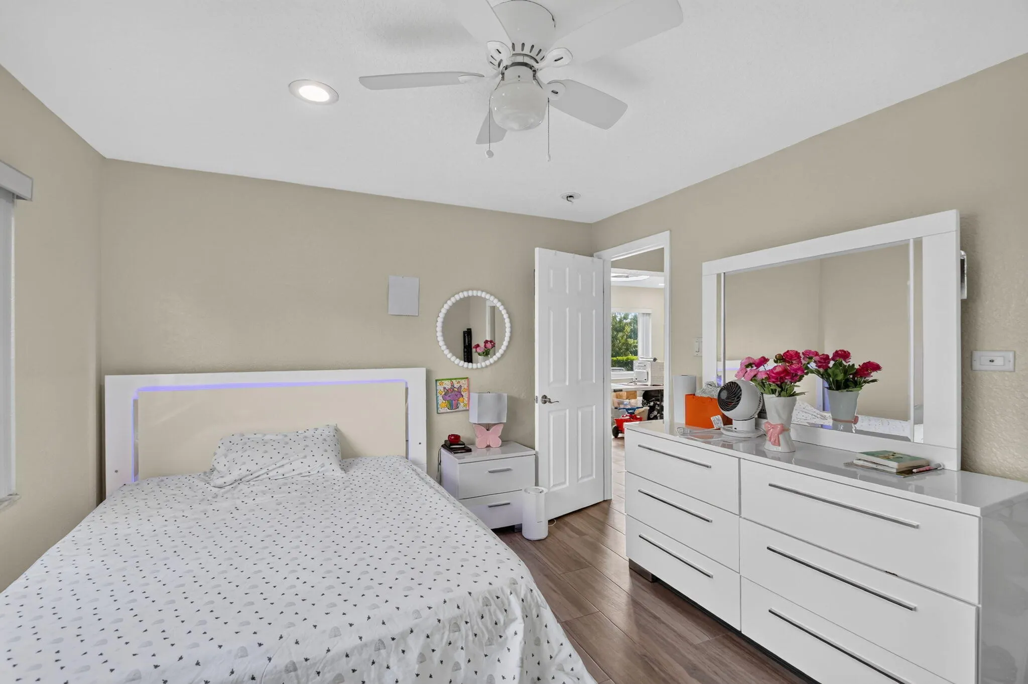 7099 PINE MANOR Drive
