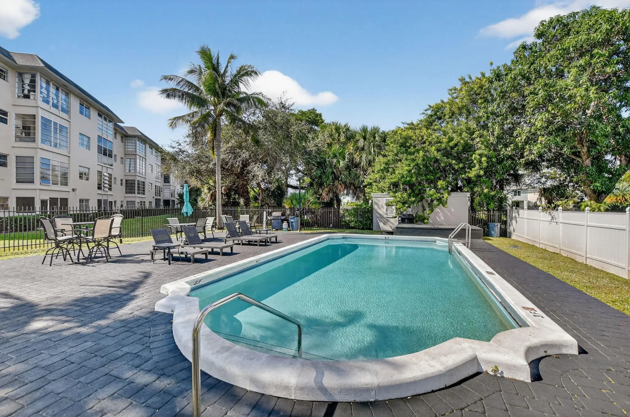 941 CRYSTAL LAKE Drive #311