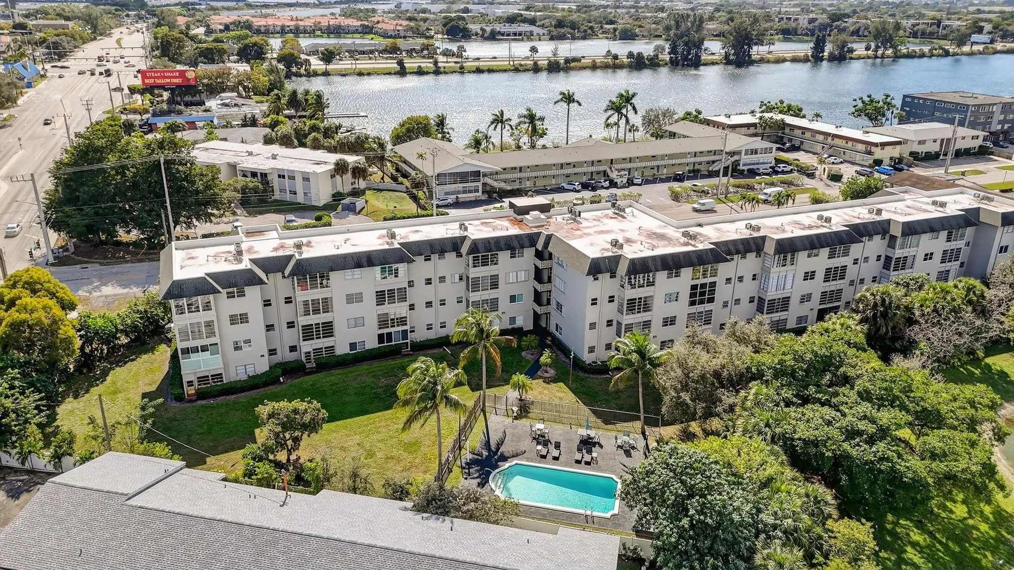 941 CRYSTAL LAKE Drive #311