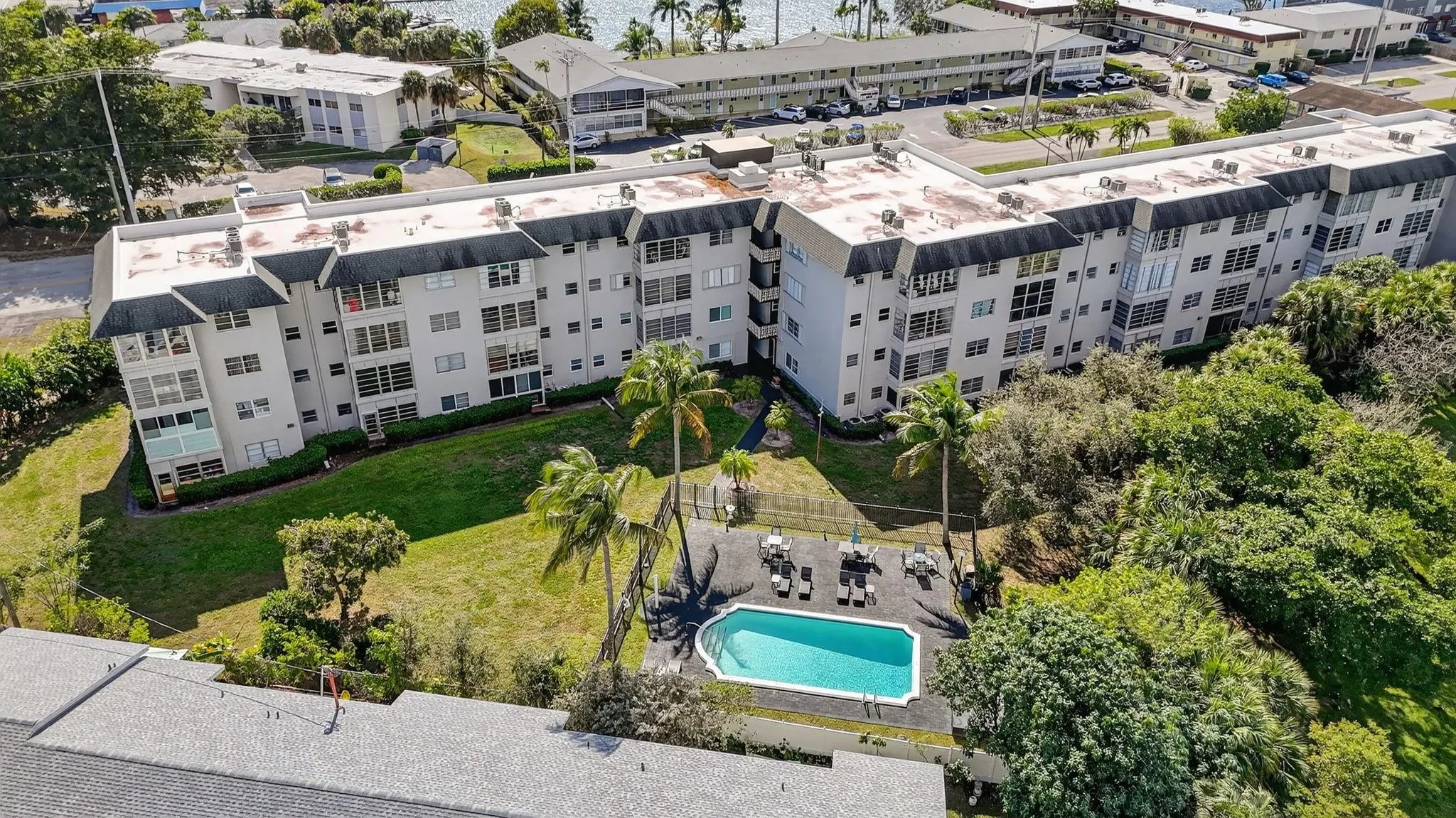 941 CRYSTAL LAKE Drive #311