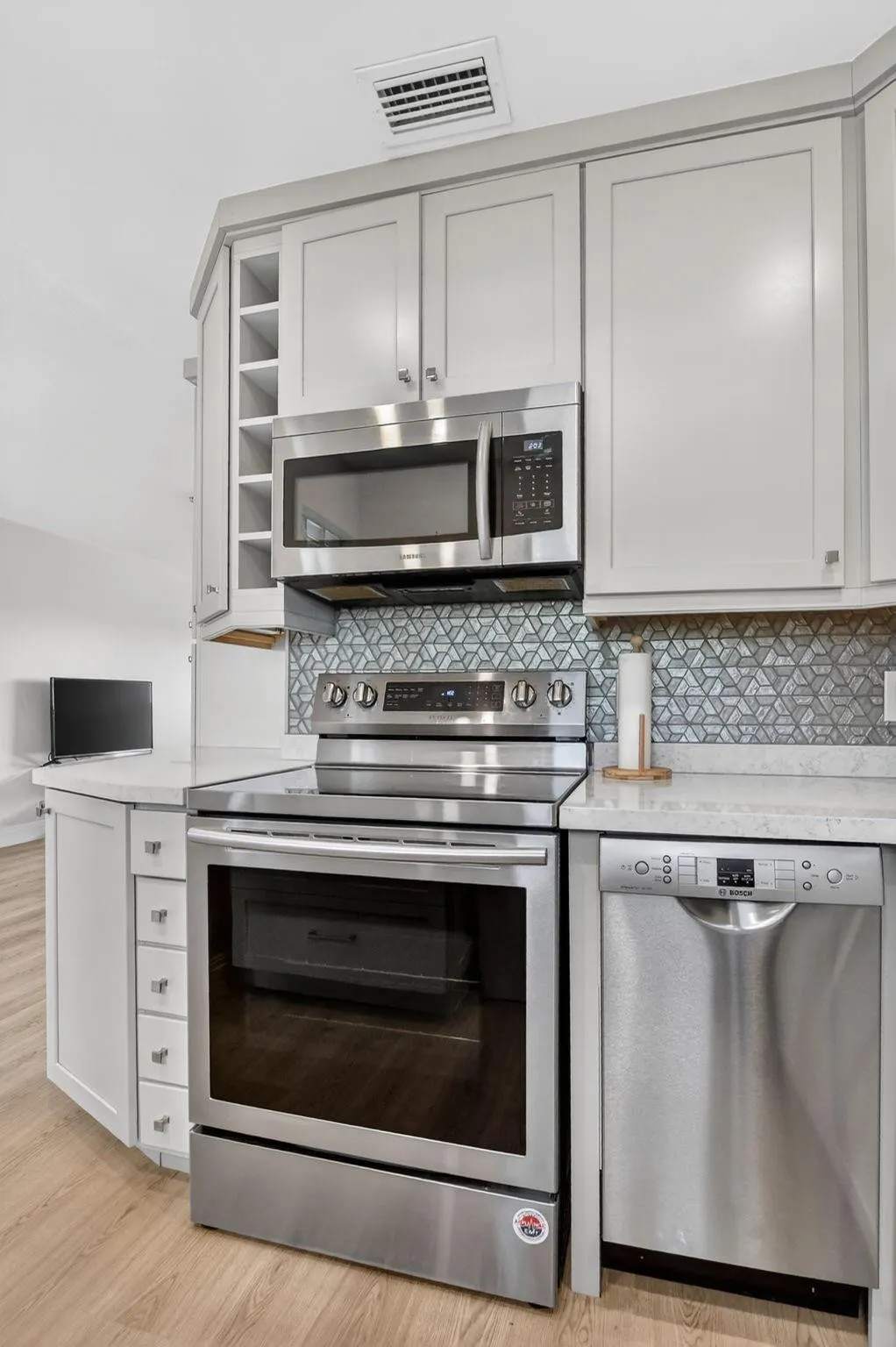941 CRYSTAL LAKE Drive #311