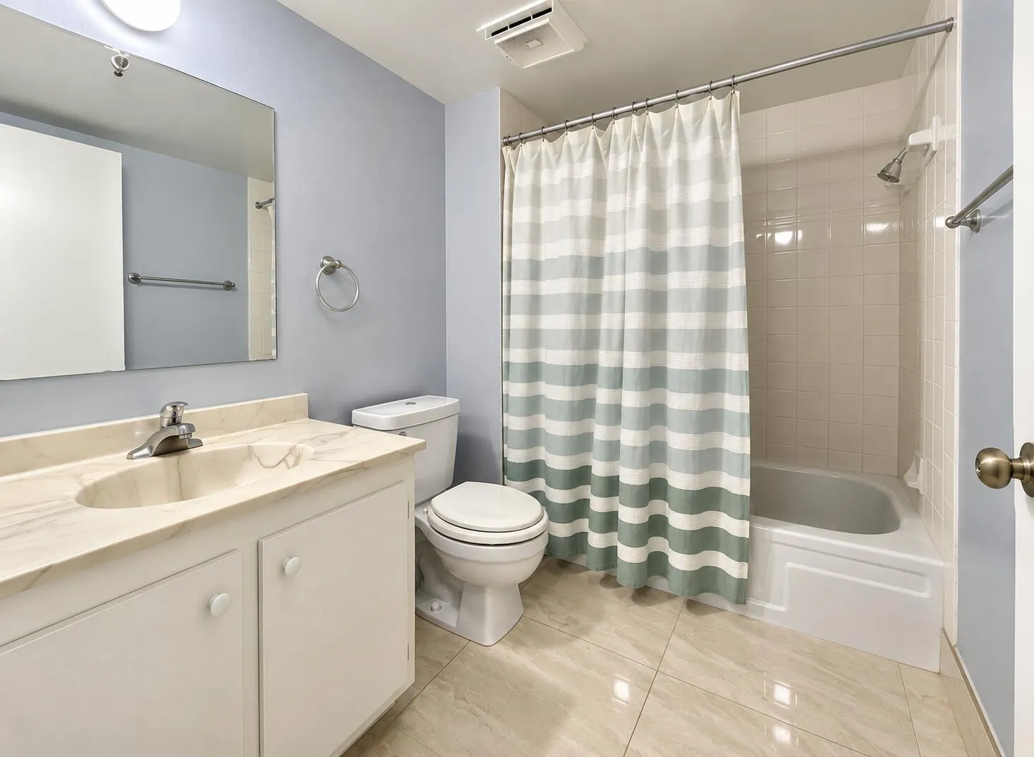 4570 NW 18TH Avenue #404